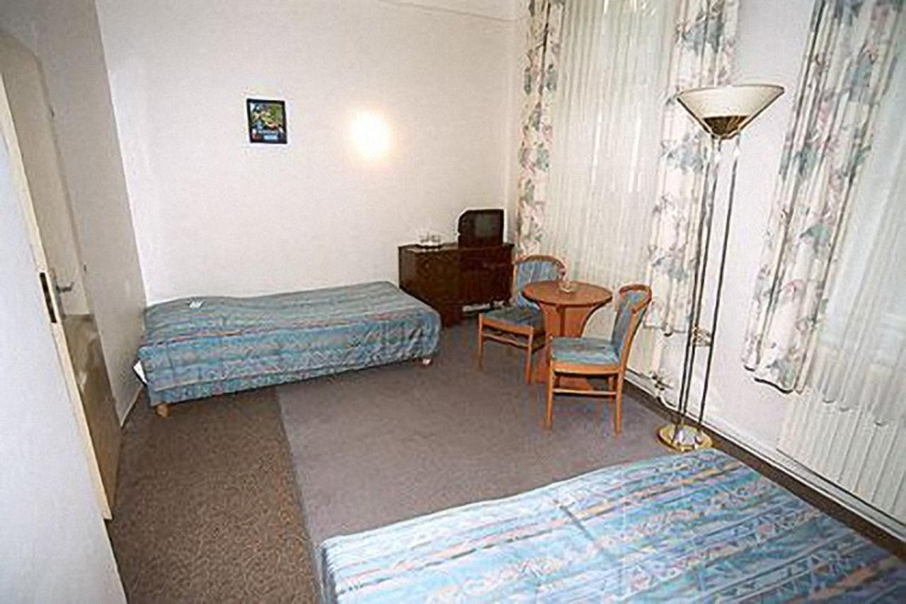 Hostel Junior Прага Экстерьер фото