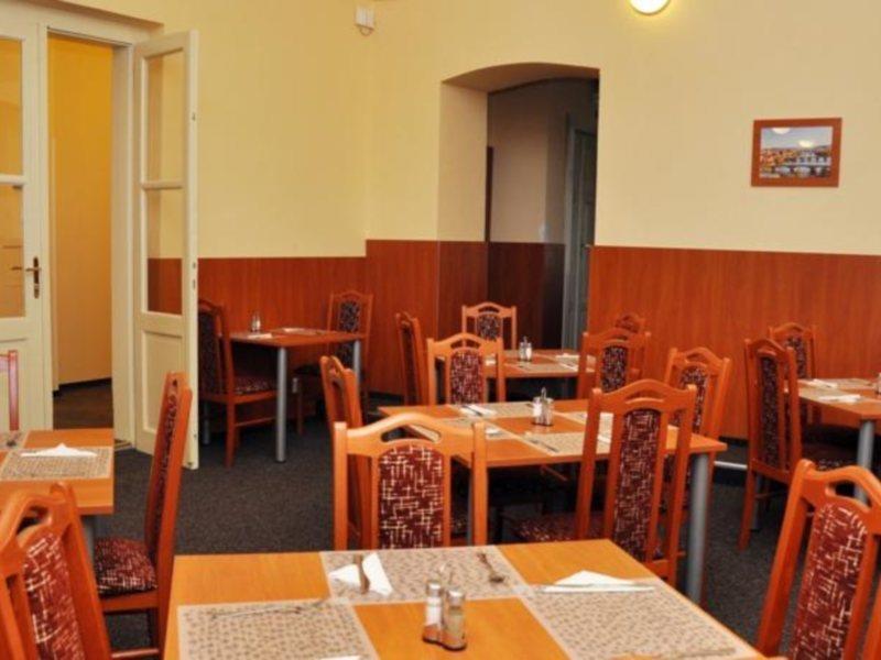 Hostel Junior Прага Экстерьер фото
